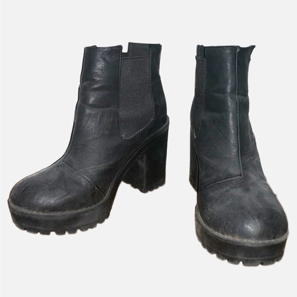 38 - Divided - Black Combat Chelsea Boot - Picture 14 of 14